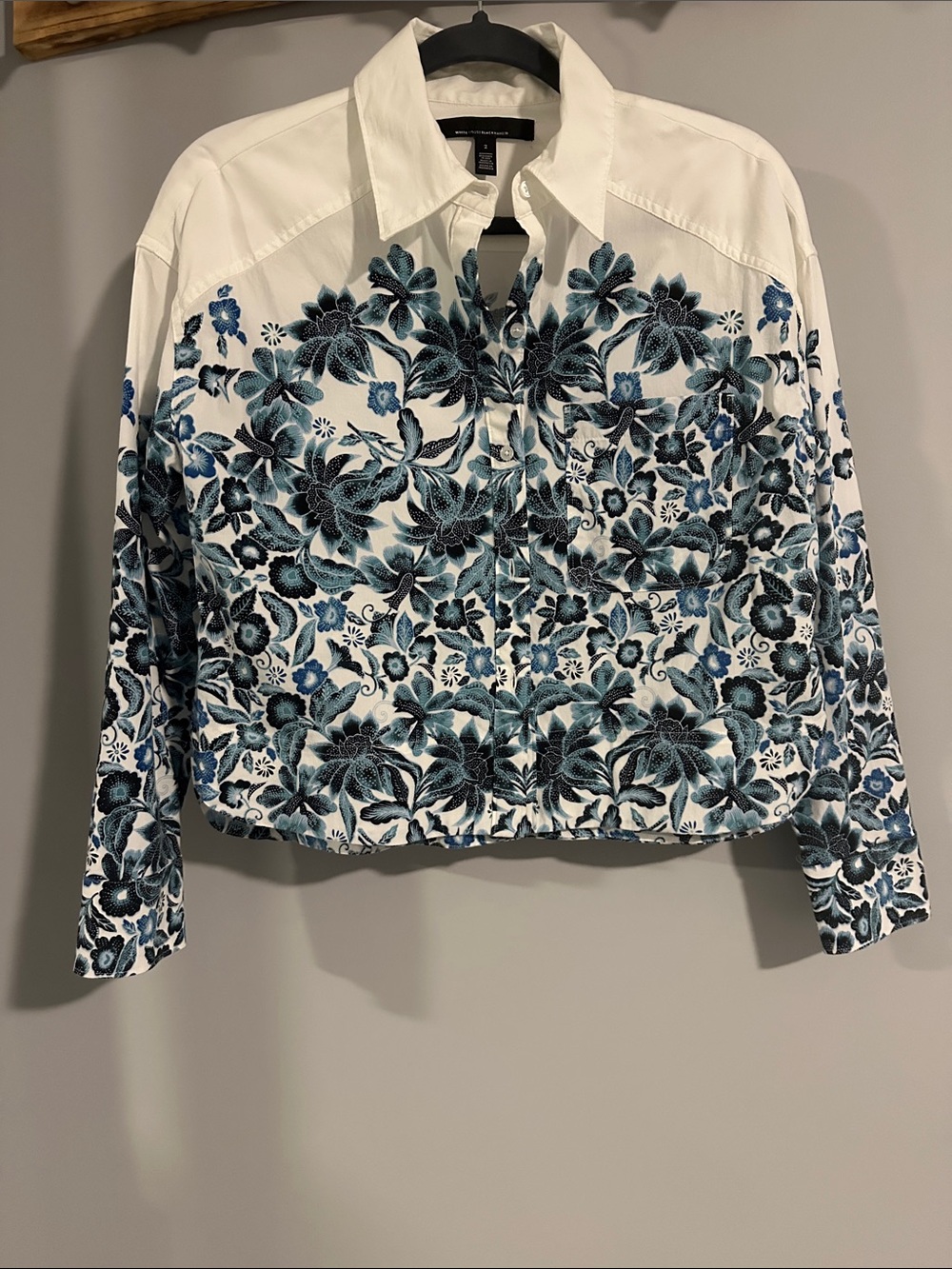 White House, Black Market Floral Crop Button-Up Shirt - White/Blue